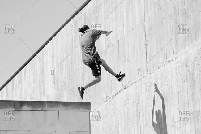 How to Do the Vertebral Wall Run in Parkour image 0